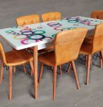 Set masa extensibila picioare lemn, blat sticla securizata +6 scaune tapitate Fusion Homs mustar-multicolor 80x 170 cm