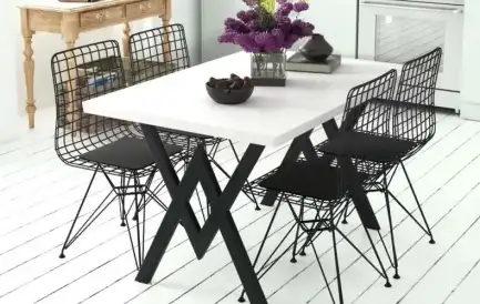 Cum faci ca bucătăria să pară mai mare: Mese și scaune care optimizează spațiul