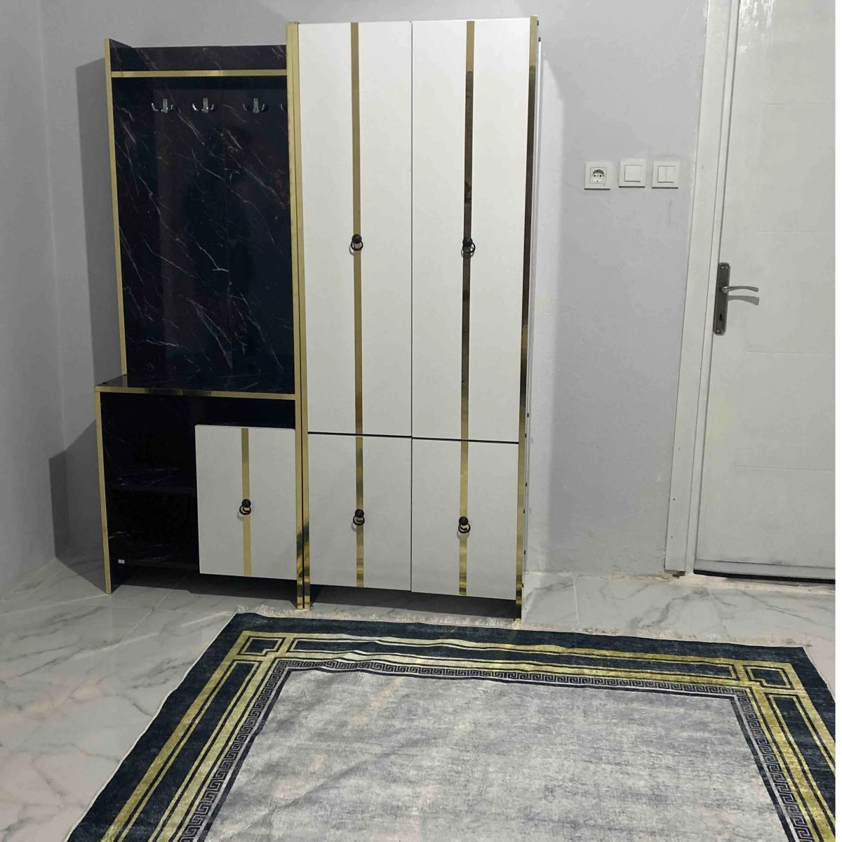 Cuier hol cu pantofar alb -auriu-negru, Homs 181 x 35 x 138 cm,31006